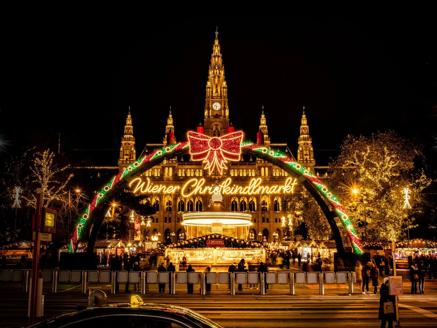 I mercatini di Natale davanti al Municipio di Vienna